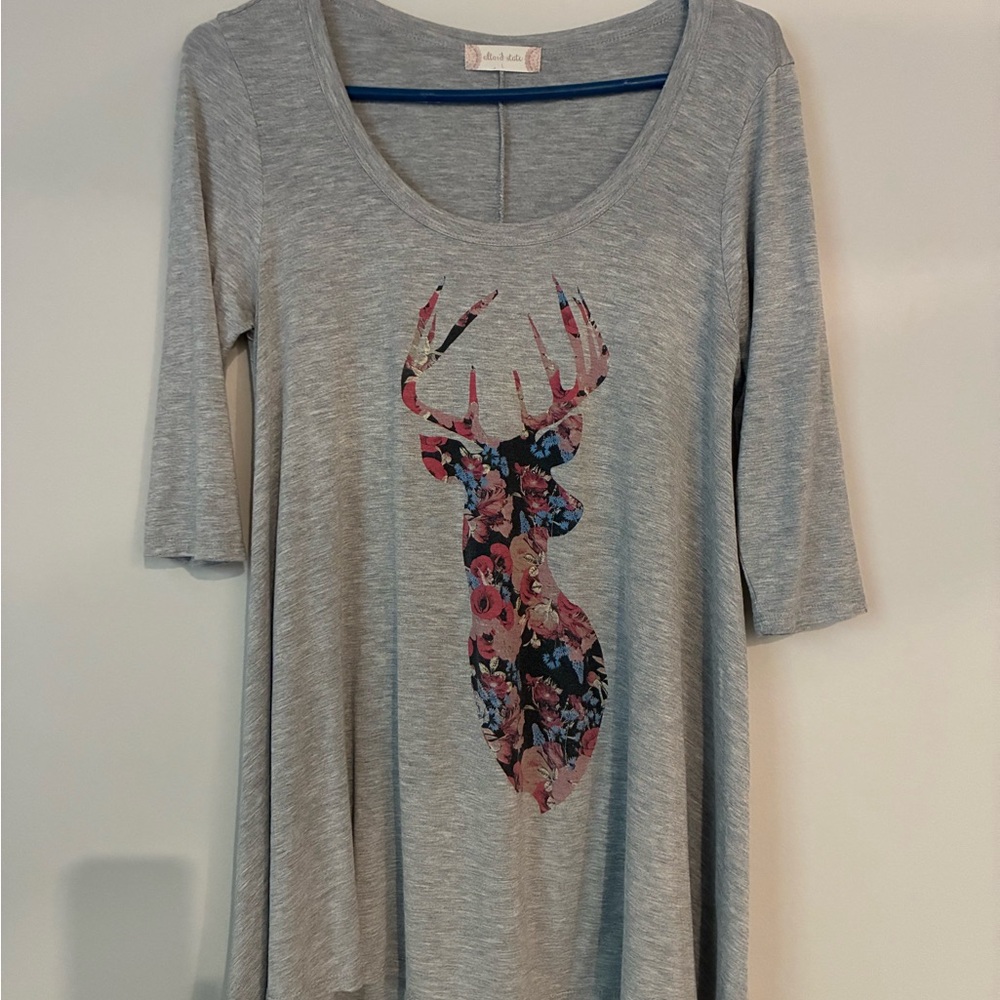 Altar'd State Gray Pink Graphic Buckhead Tunic